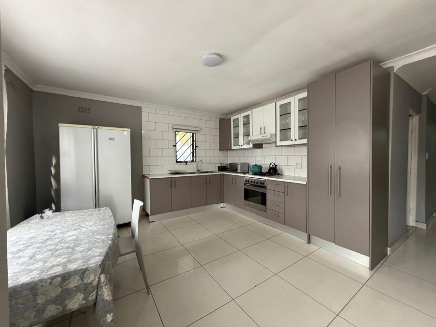 5 Bedroom Property for Sale in Lotus River Western Cape